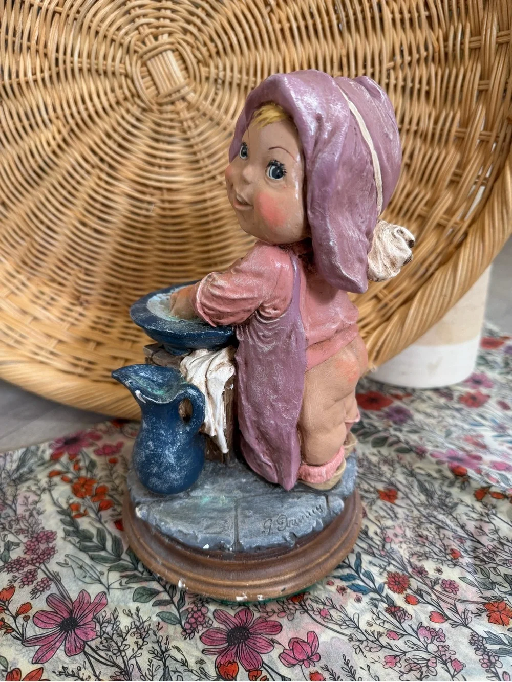 Vintage Giuseppe Armani Figurine Girl Washing Hands COLORFUL Signed Rare